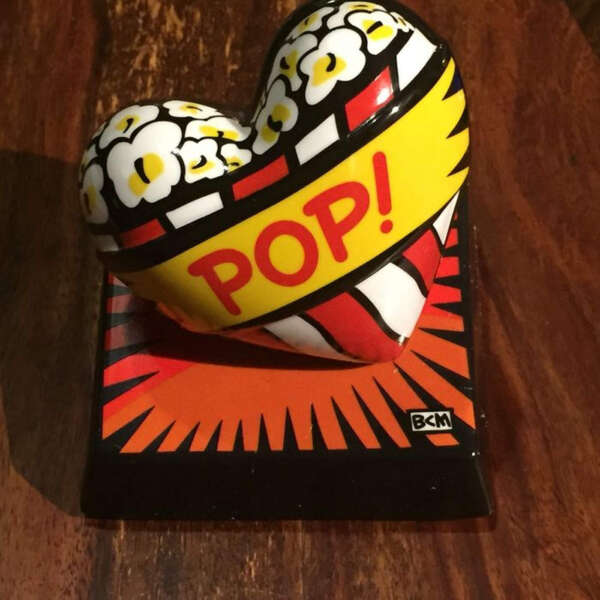 Burton Morris - LOVE POP! RED, porcelain sculpture